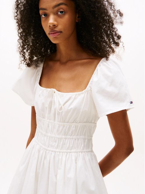 Vestido corto slim de corte evasé