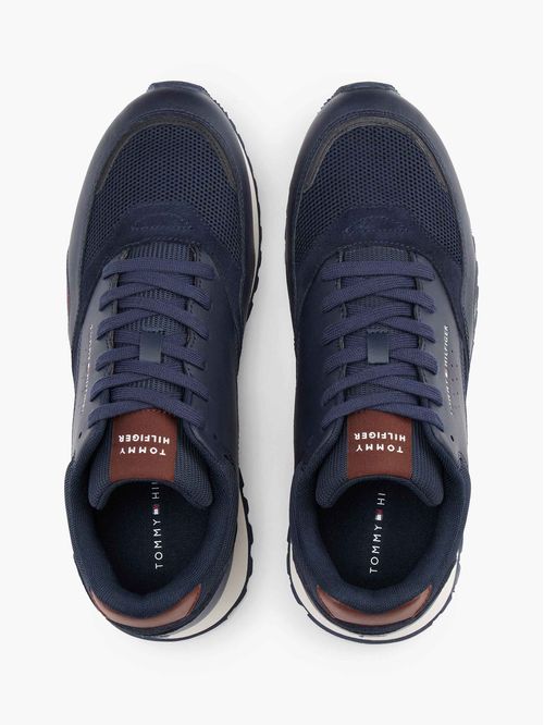 Zapato tenis con malla y logo