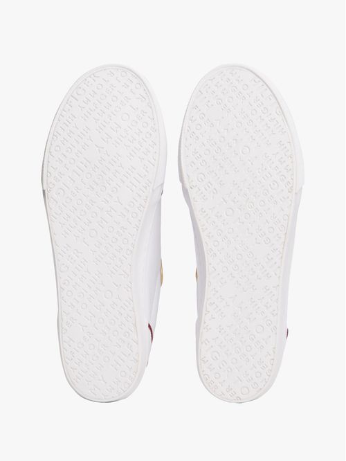 Zapato tenis cupsole con insignia metálica