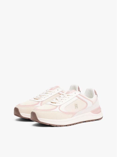 Zapato tenis de ante con texturas mixtas