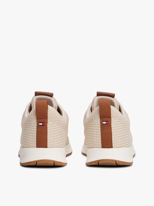 Zapato tenis de punto con logo