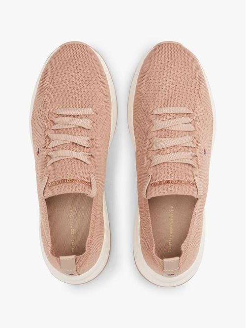 Zapato tenis de punto con logo bordado