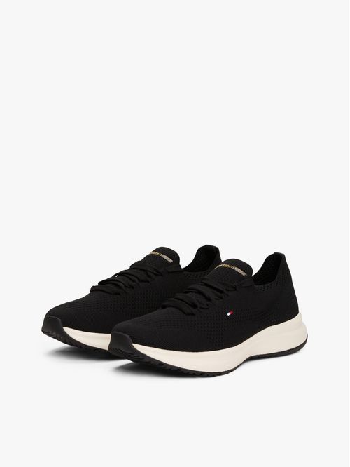 Zapato tenis de punto con logo bordado