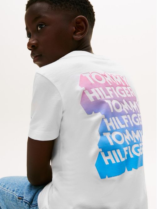 Playera con logo de estilo grafiti