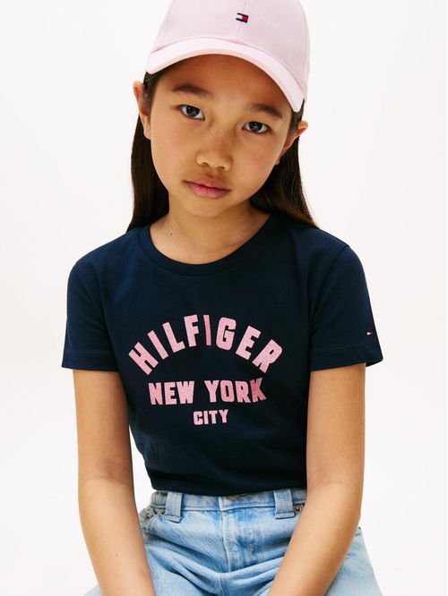 Playera con logo NYC curvo de purpurina