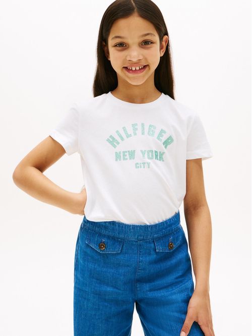 Playera con logo NYC curvo de purpurina