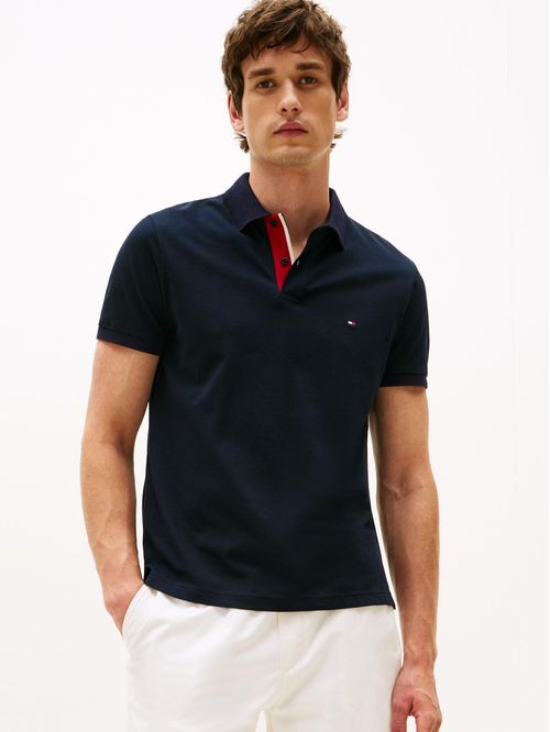 Polo de corte regular con tapeta y cuello a contraste