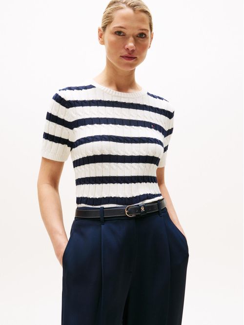 Suéter con tejido cable trenzado de cuello redondo