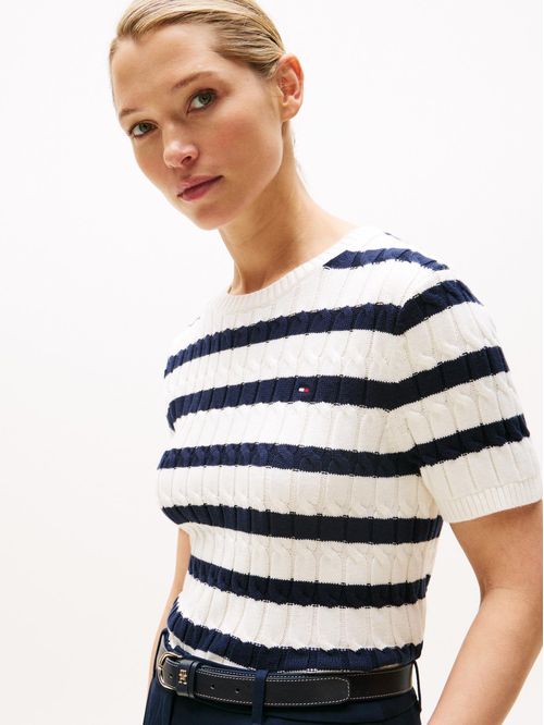 Suéter con tejido cable trenzado de cuello redondo