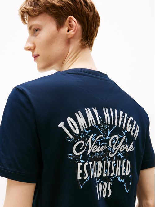 Playera con logo gráfico