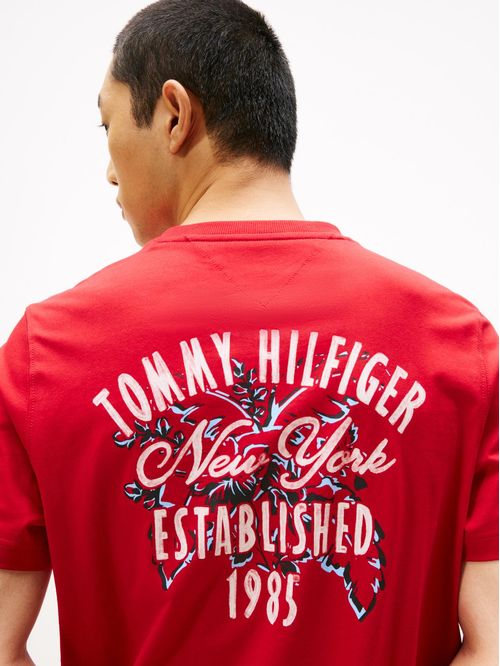 Playera con logo gráfico