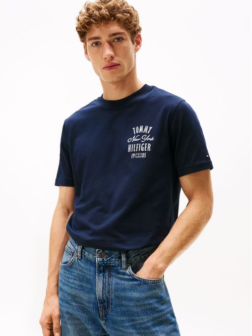 Playera con logo gráfico