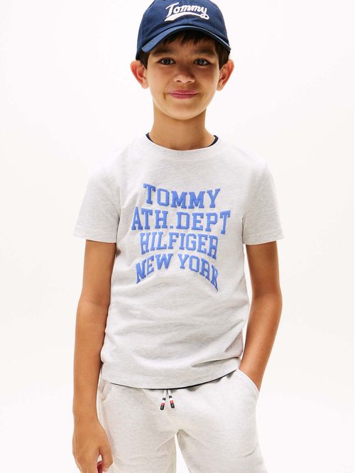 Playera con logo varsity