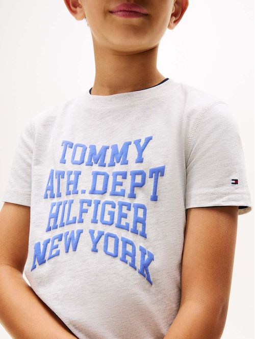 Playera con logo varsity