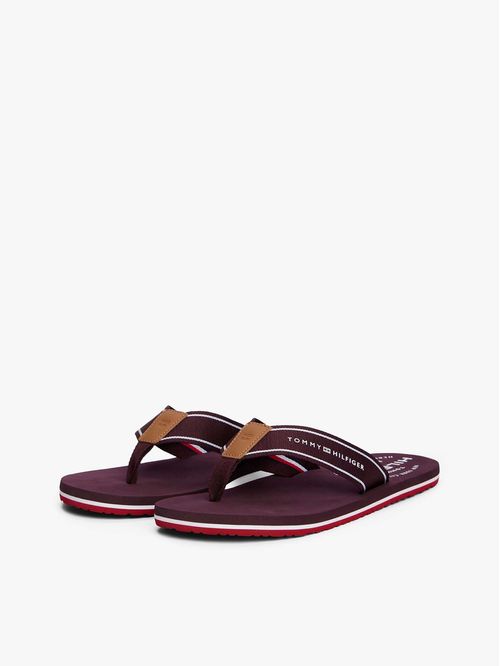 Chancletas con tiras de tejido trenzado