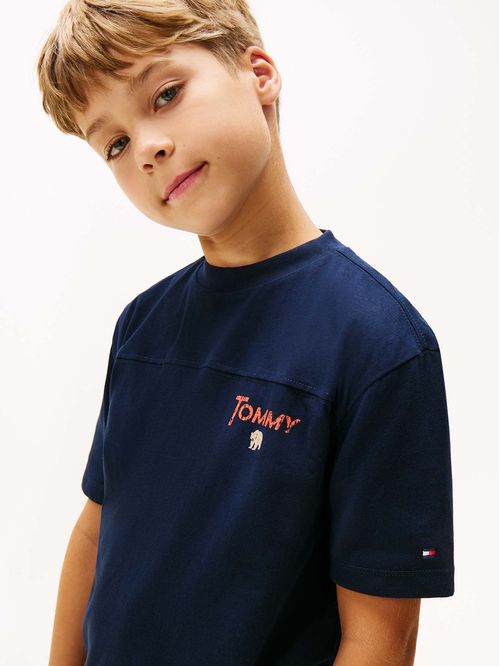 Playera con logo gráfico