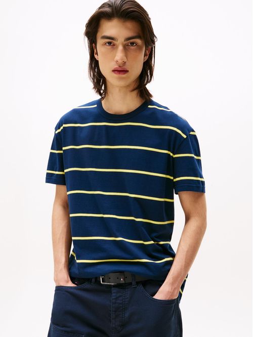 Playera de rayas y cuello redondo