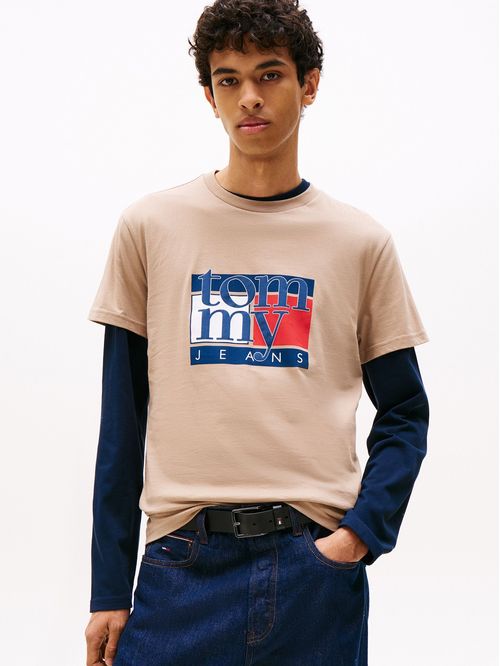 Playera slim con logo gráfico