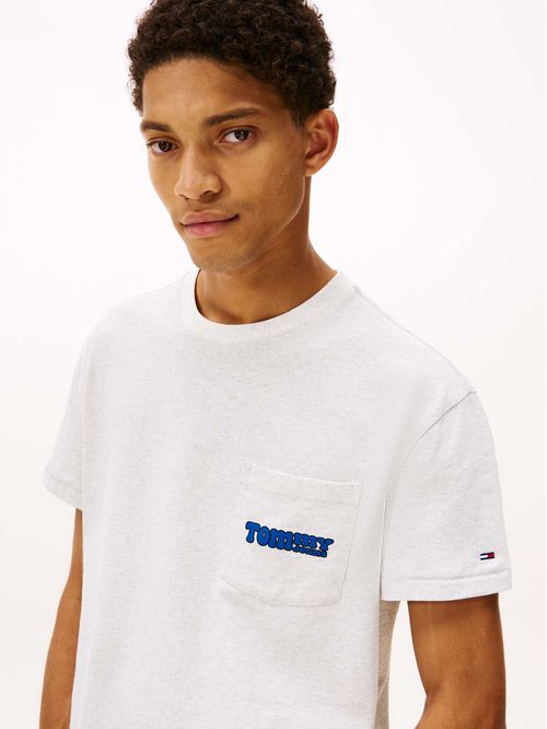 Playera slim de cuello redondo con logo