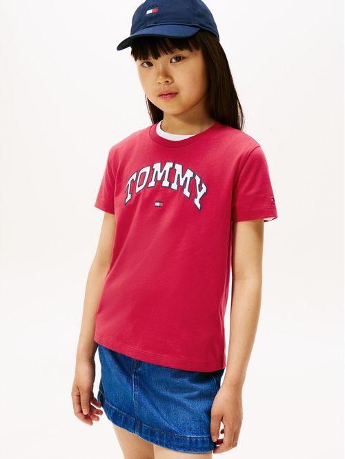 Playera Varsity con logo de satén