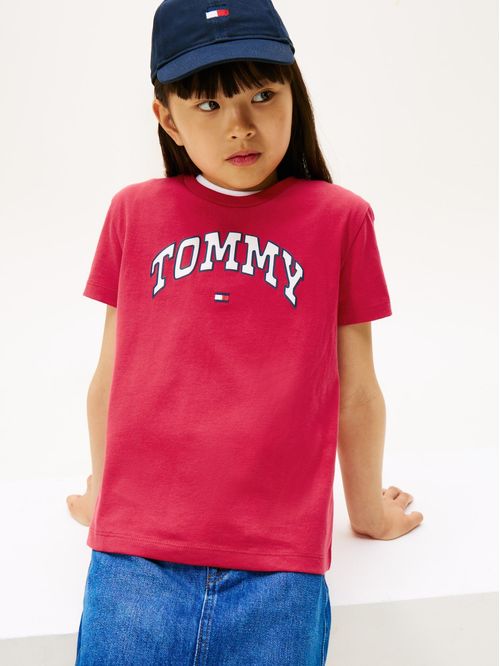 Playera Varsity con logo de satén