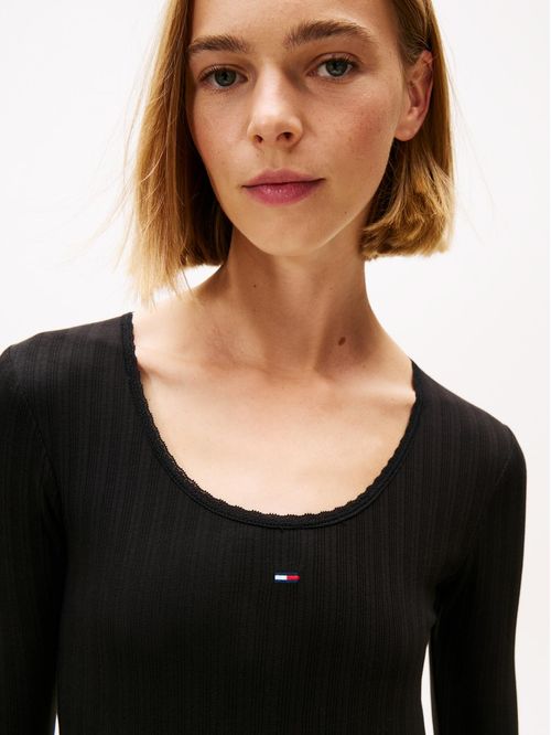 Vestido mini de punto irregular con estilo moderno