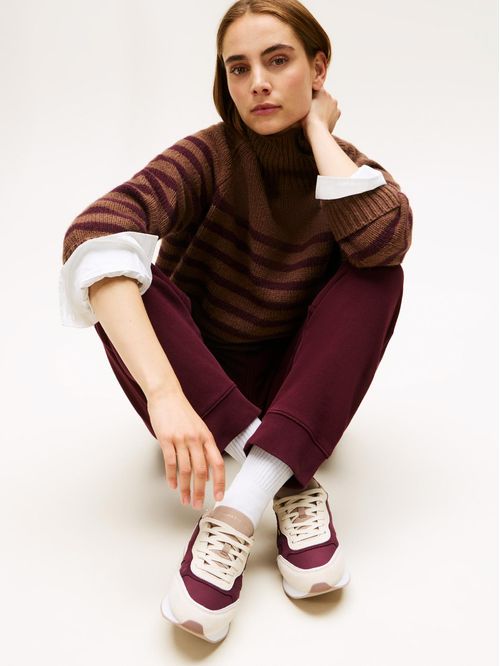 Zapato tenis de ante con monograma TH