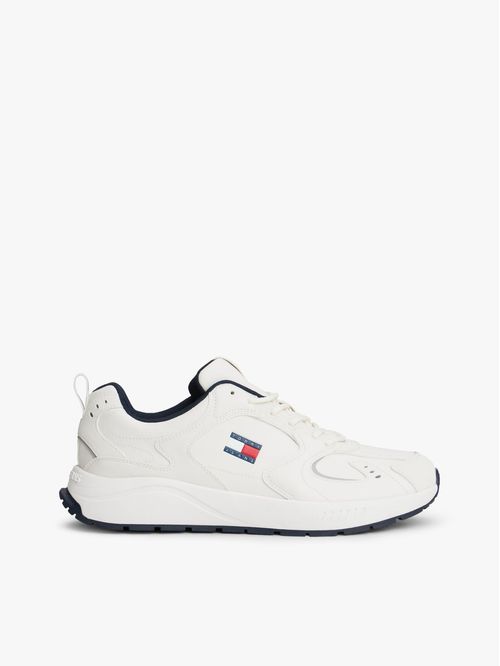 Zapato tenis de running con suela dentada