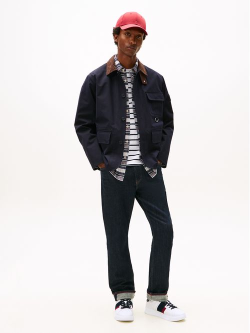 Zapato tenis de texturas mixtas