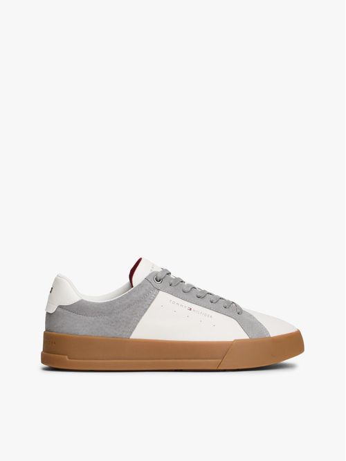 Zapato tenis en cuero texturizado