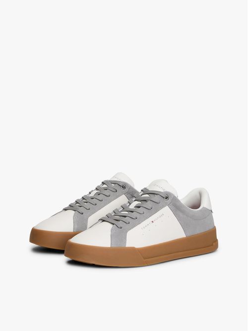 Zapato tenis en cuero texturizado