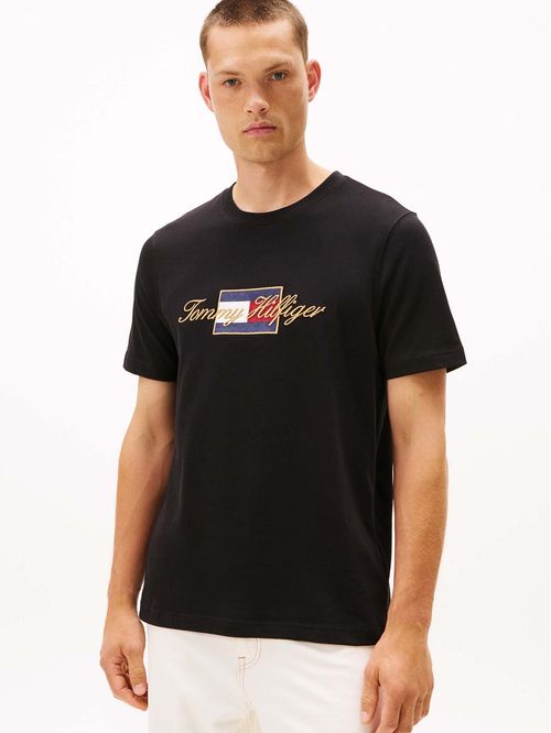 Playera de cuello redondo con logo bordado