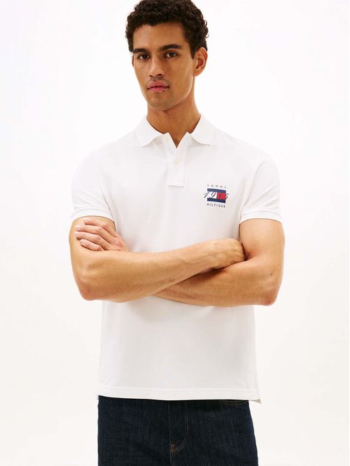 Polo de corte regular con logo gráfico