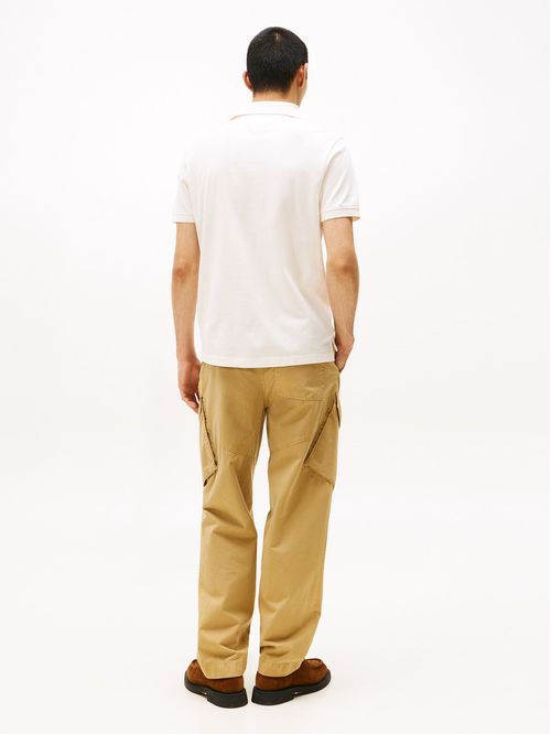 Polo de corte regular con Tapeta oculta