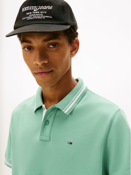 Polo de corte regular ribeteado