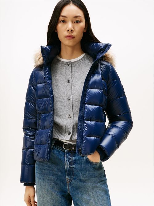 Chumpa brillante con capucha y plumón