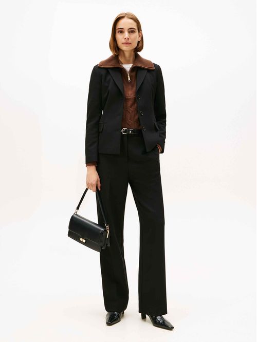 Pantalón de pierna recta con corte amplio