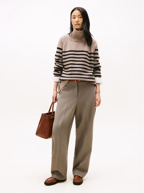 Pantalón de pierna recta con corte amplio