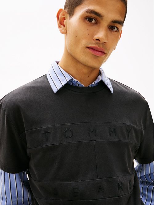 Playera de corte regular con logo tonal